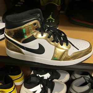 Jordan 1 Gold mid sz13
